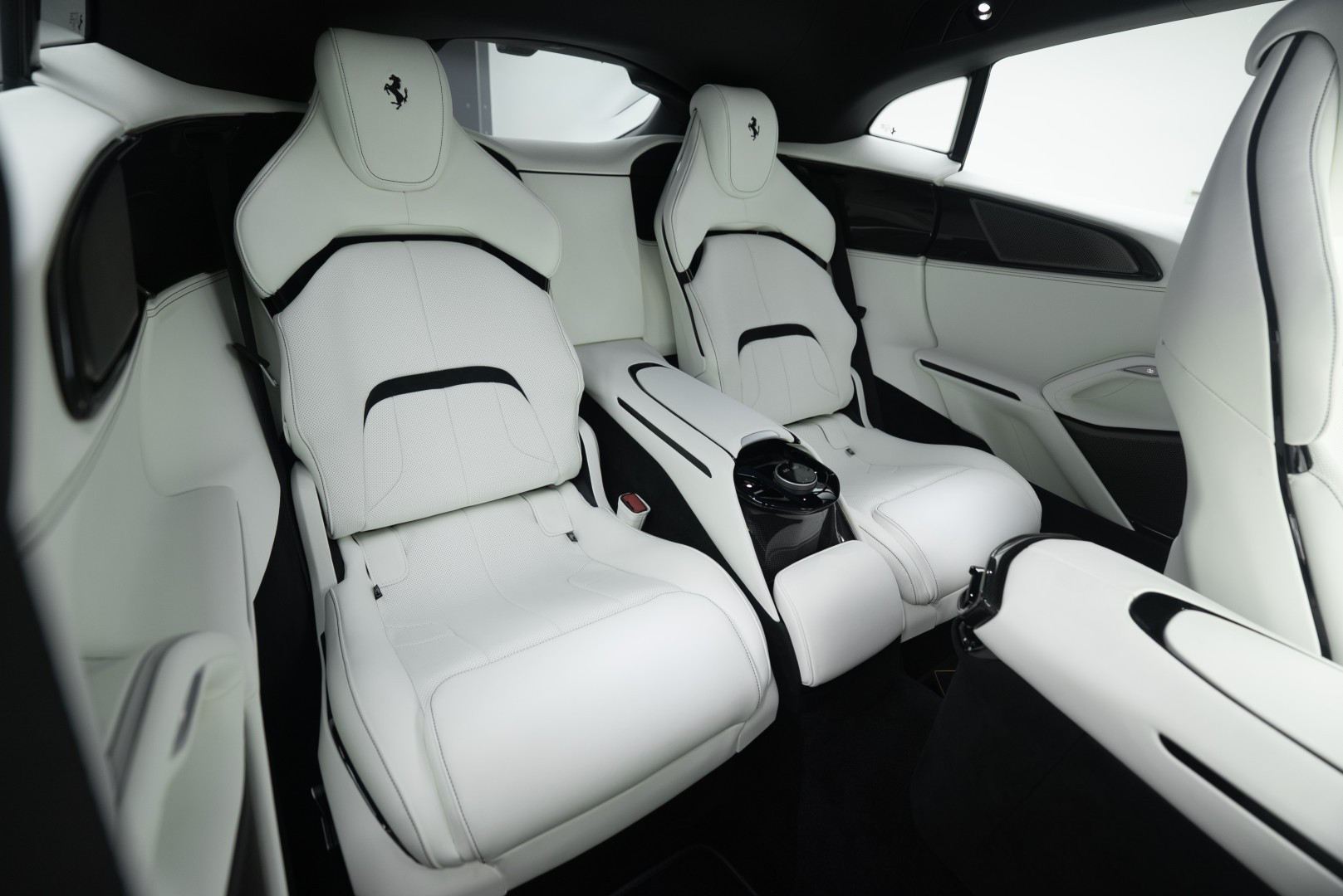 2025 FERRARI PUROSANGUE | FULL CARBON | MAIN DEALER SERVICE | HIGH SPEC